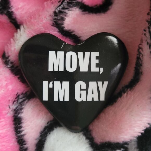 2" Move I'm Gay LGBT Funny Silly Heart Shaped Cute Pride Pin School Bag Style - Picture 1 of 2